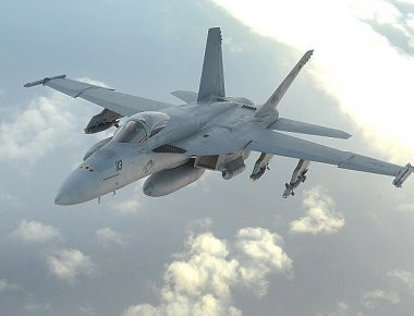 Η «ανατομία» ενός βομβαρδισμού με F/A-18 Hornet (βίντεο)